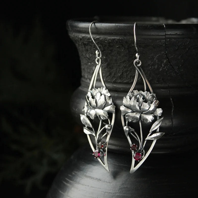 Boucles d'Oreilles Boho Élégantes avec Floral en Argent et Zircon Rouge Étincelant