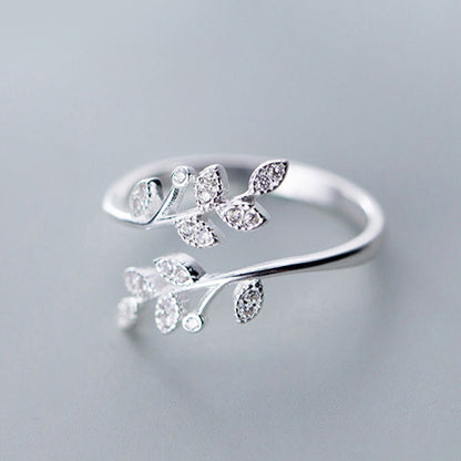 Élégante Bague en Argent Ajustable Sertie de Zirconias Brillantes