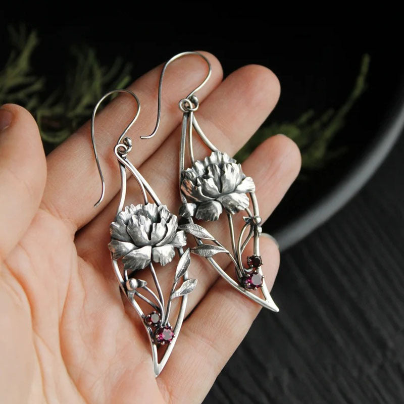 Boucles d'Oreilles Boho Élégantes avec Floral en Argent et Zircon Rouge Étincelant