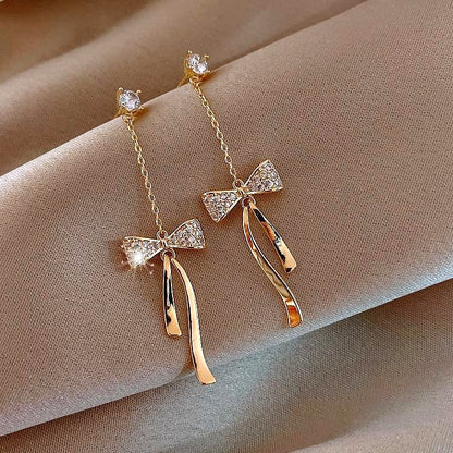 Boucles d'Oreilles Élégantes à Nœud en Cristal