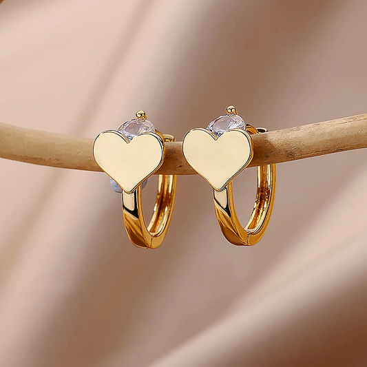 Boucles d'oreilles en Or au design Minimaliste en forme de Coeur, ornées de Cristaux Éclatants