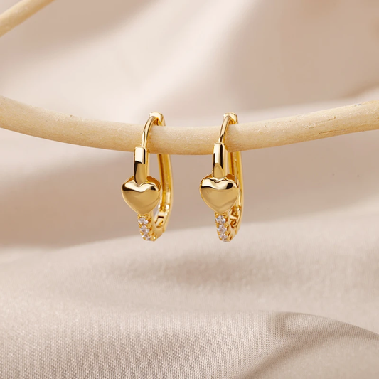 Boucles d'oreilles en cœur minimalistes en or ornées de zirconium scintillant