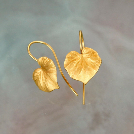 Élégantes Boucles d'Oreilles en Feuille Dorée