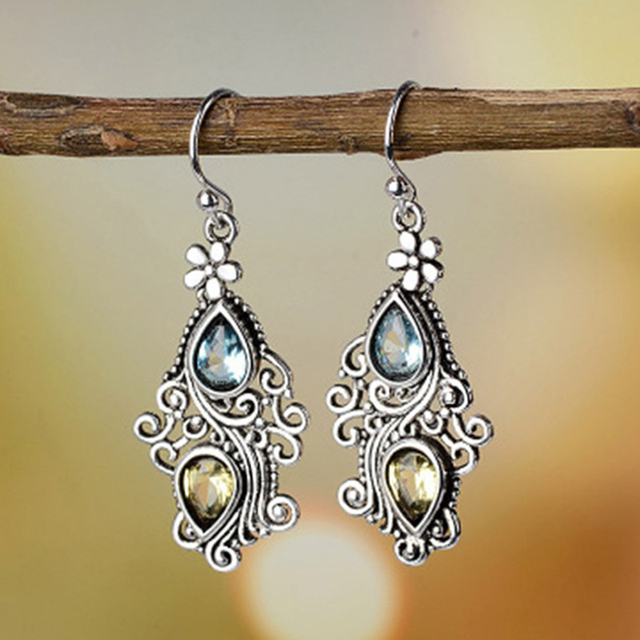 Éblouissantes Boucles d'Oreilles Vintage en Argent ornées de Cristaux scintillants