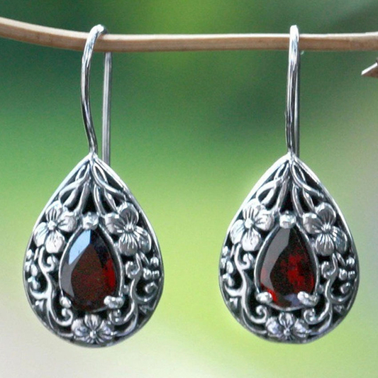 Éblouissantes Boucles d'Oreilles Vintage en Argent ornées de Cristaux Rouges
