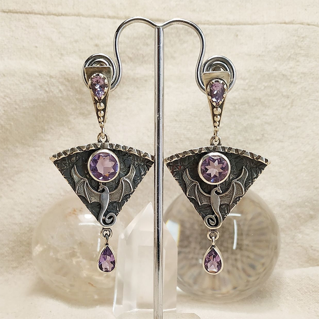 Élégantes Boucles d'Oreilles Vintage en Argent avec Zircon Mauve Éblouissant