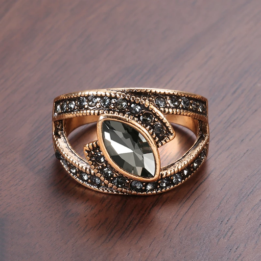 Sublime bague en cristal noir chic et raffinée