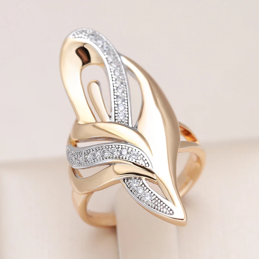 Bague Élégante en Or avec Détails Pointus