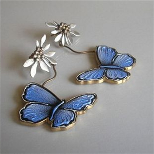Élégantes Boucles d'Oreilles Vintage en Argent ornées d'un Papillon Bleu enchanteur