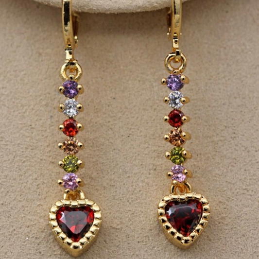 Éblouissantes Boucles d'Oreilles en Or avec Pendentif en Cristal Rouge en Forme de Coeur