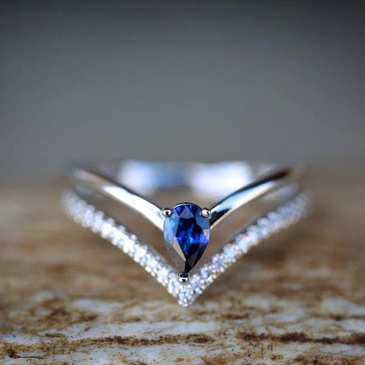 Élégante Bague Vintage en Argent Ornée de Zircon Bleu