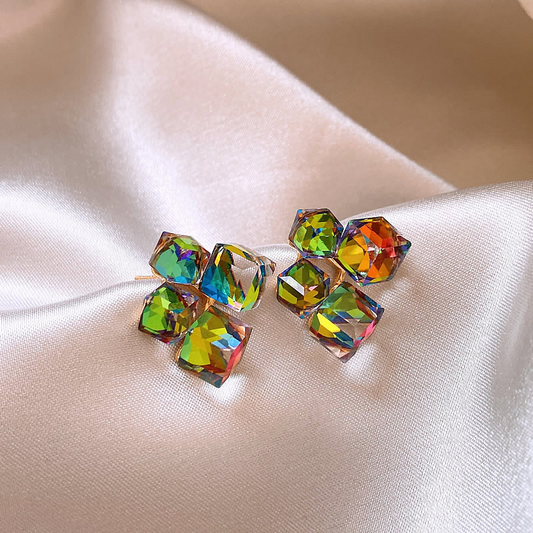 Élégantes boucles d'oreilles en or ornées de zirconium multicolore scintillant