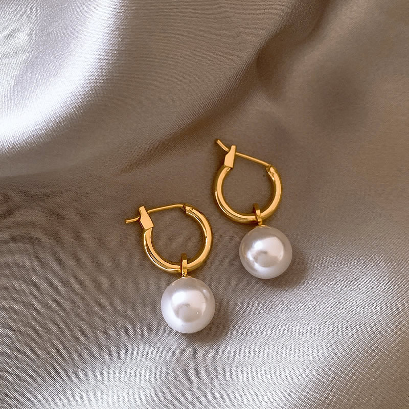 Éblouissantes boucles d'oreilles en or ornées de perles raffinées