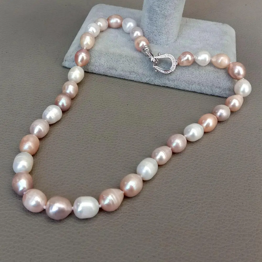 Éblouissant collier de perles multicolores