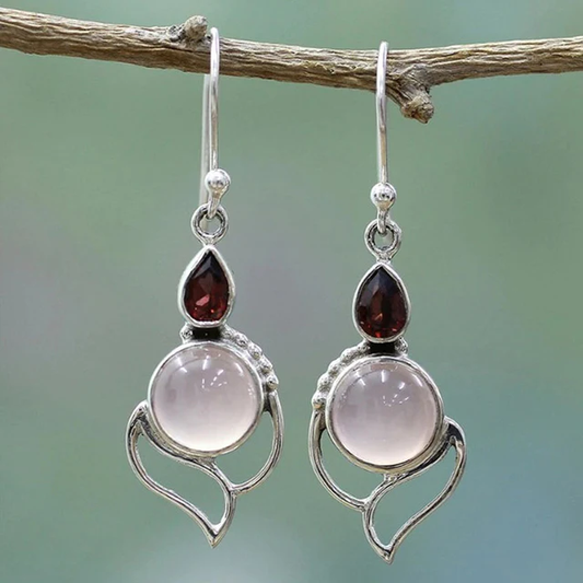 Boucles d'oreilles vintage en cristal de lune ornées de zirconium rouge étincelant