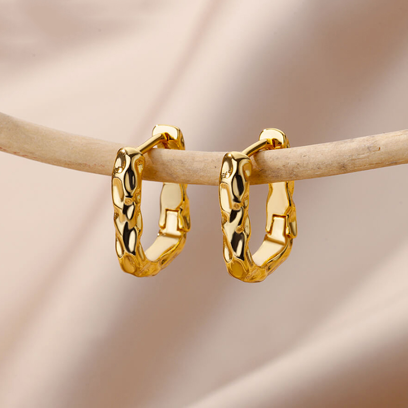 Boucles d'oreilles en or au design irrégulier élégant
