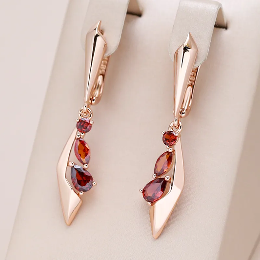 Éblouissantes boucles d'oreilles en cristal rouge et doré pour une touche d'élégance raffinée