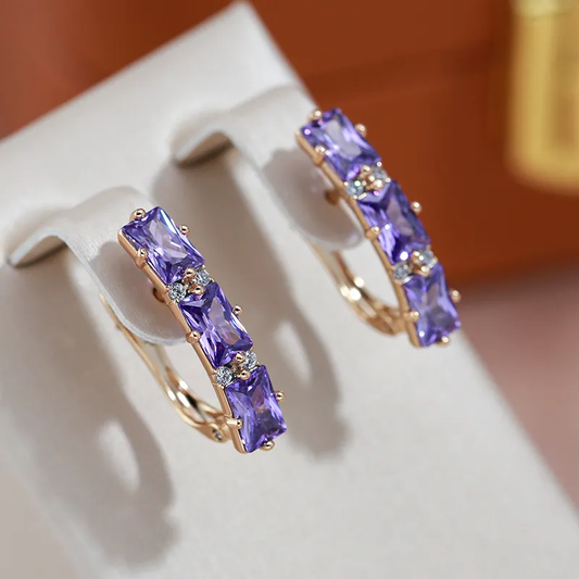 Éblouissantes boucles d'oreilles en or ornées de cristaux violets raffinés