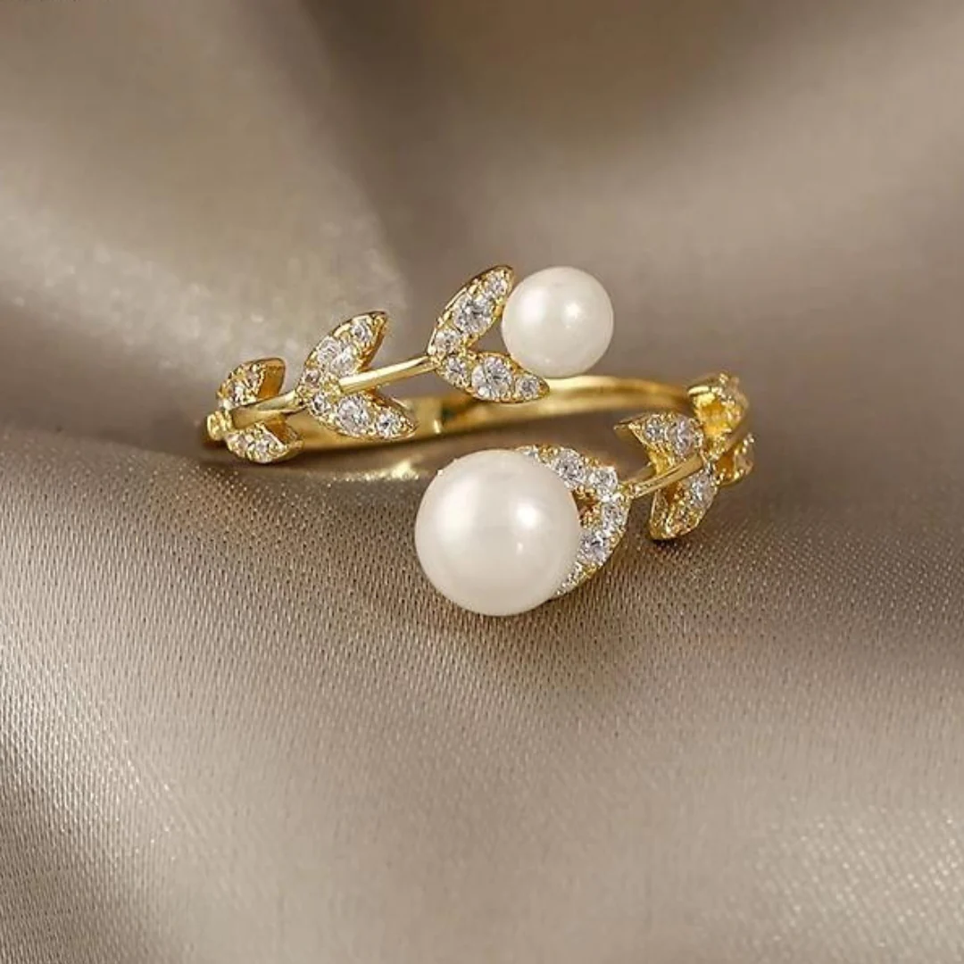 Éblouissante bague ornée de perles scintillantes