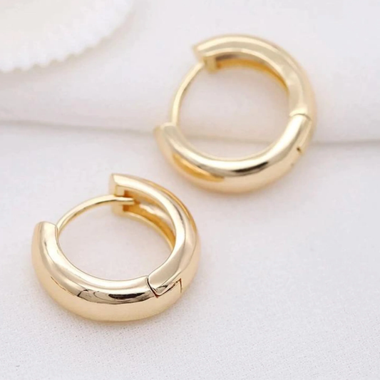 Élégantes boucles d'oreilles en or rondes