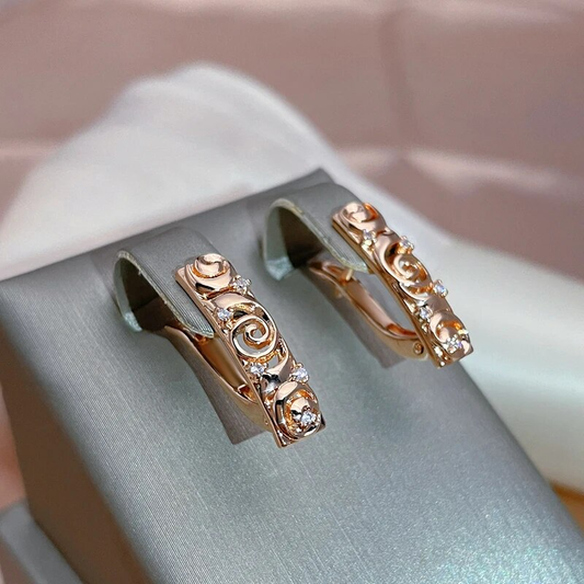 Élégantes boucles d'oreilles en plaqué or ornées de zircons scintillants