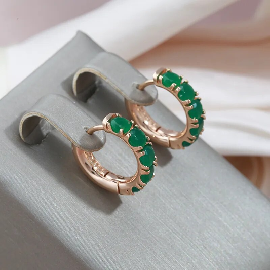 Éblouissantes boucles d'oreilles en cristaux verts pour une touche d'élégance