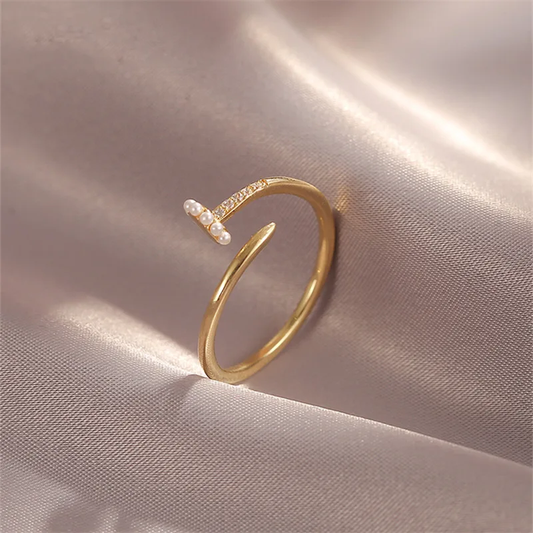 Éblouissante bague ouverte ornée de perles raffinées