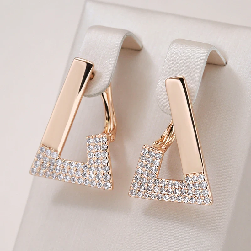 Éclat irrégulier : Boucles d'oreilles en or élégant