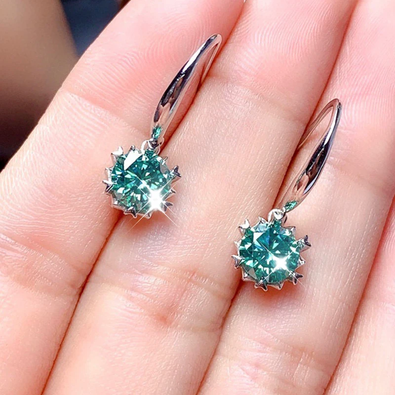 Éblouissantes boucles d'oreilles en turquoise et zirconium raffinés