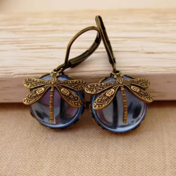 Boucles d'oreilles vintage en forme de libellule ornées de scintillants cristaux bleus