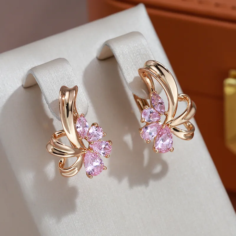 Boucles d'oreilles raffinées ornées de délicates fleurs en zirconium rose