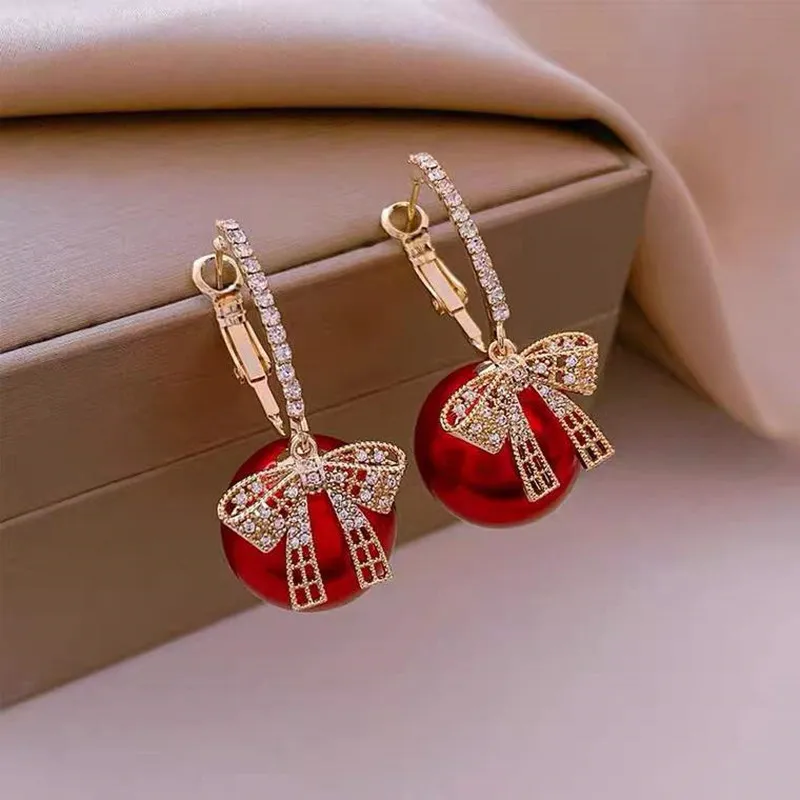Éblouissantes boucles d'oreilles en perles rouges scintillantes pour un look chic et élégant