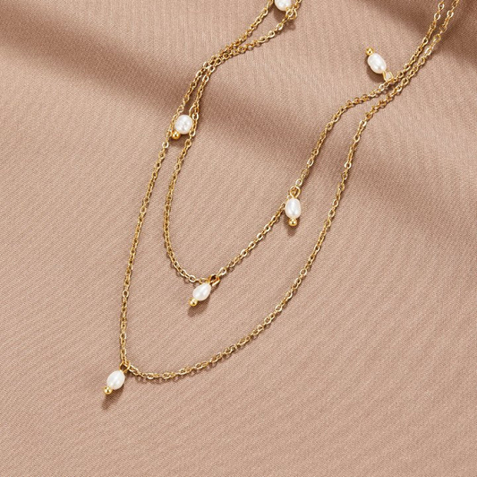 Collier en perles chic avec finition plaquée or