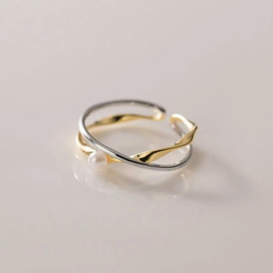 Bague raffinée en or et argent ornée de perles élégantes