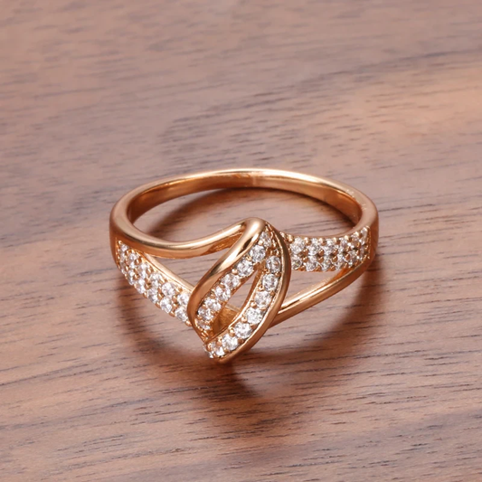 Bague Éblouissante Enrichie de Paillettes Dorées