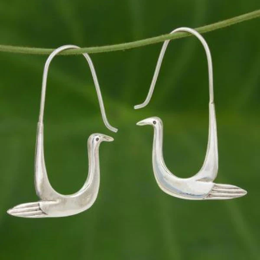 Élégantes boucles d'oreilles en forme de cygne en argent