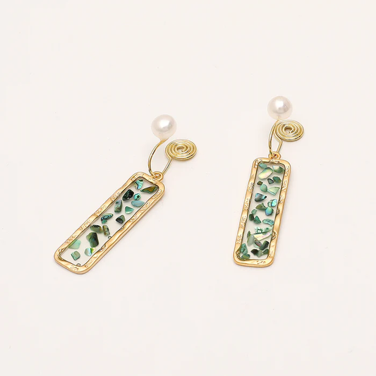 Éblouissantes boucles d'oreilles vintage en forme de fleur rectangulaire dorée