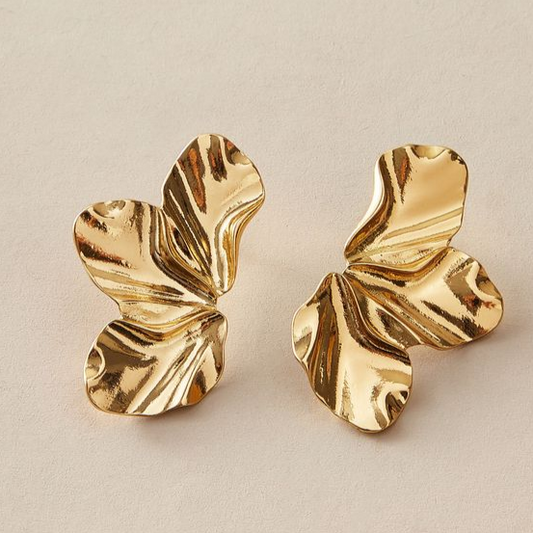Éblouissantes boucles d'oreilles dorées aux formes uniques