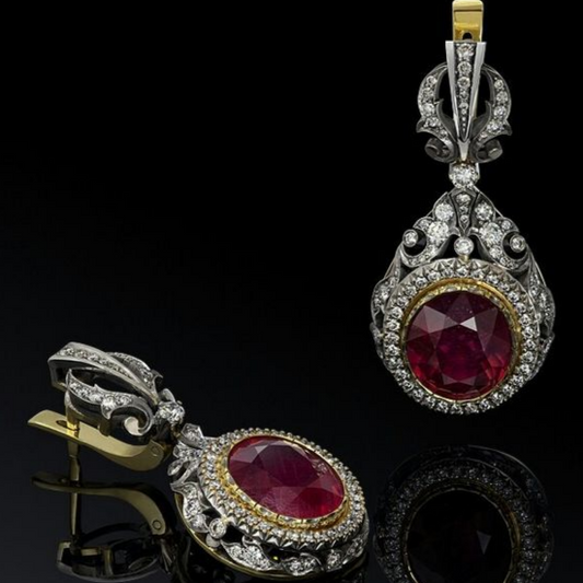Éblouissantes boucles d'oreilles vintage en cristal grenat