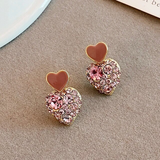 Boucles d'oreilles en cœur en zirconium rose pour une touche d'élégance raffinée