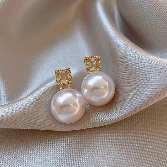 Boucles d'oreilles en perles de zircon cubique doré : Éclat et Élégance assuré!