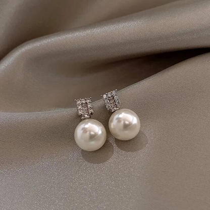 Boucles d'oreilles raffinées en perles de zirconium scintillantes