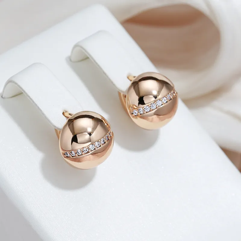 Éblouissantes boucles d'oreilles en plaqué or ornées de sphères scintillantes en zirconium