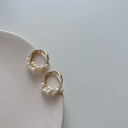 Éblouissantes boucles d'oreilles en perles scintillantes