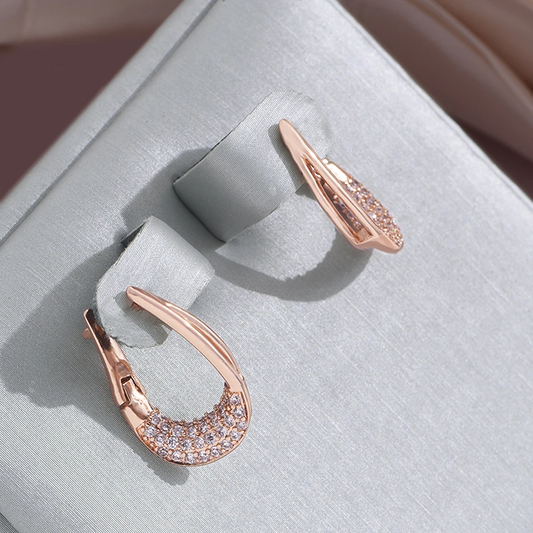 Boucles d'oreilles brillantes au design élégant en forme de panier