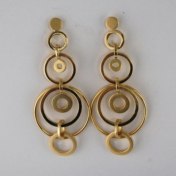Boucles d'oreilles dorées vintage en spirale élégante