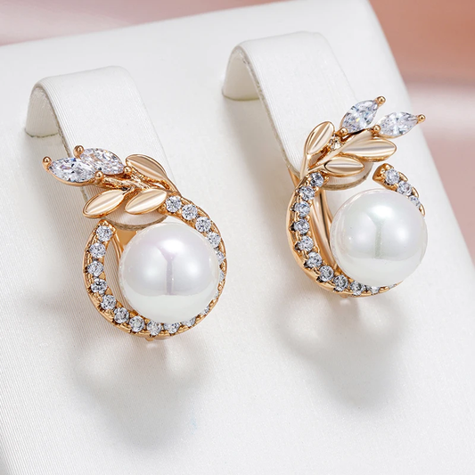 Élégantes boucles d'oreilles en plaqué or ornées de perles éclatantes