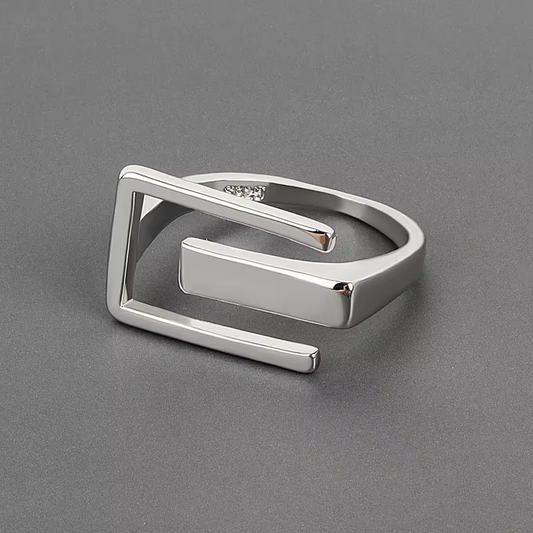 Bague en argent au design unique et irrégulier