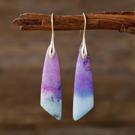 Éblouissantes boucles d'oreilles vintage ornées de pierres bleues et violettes élégantes