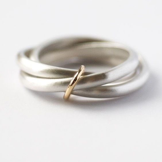 Élégante bague en argent ornée d'une touche d'or vintage